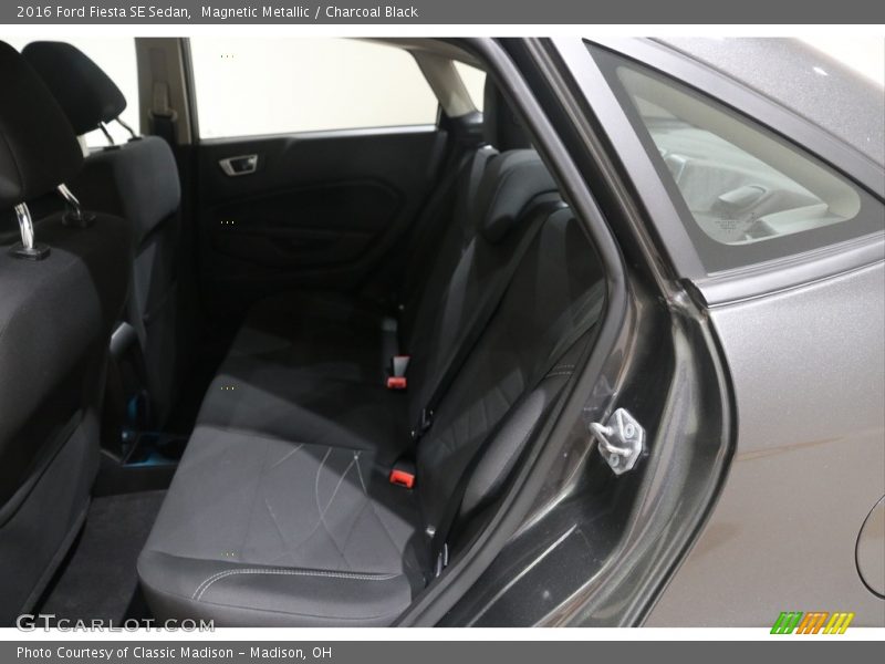 Magnetic Metallic / Charcoal Black 2016 Ford Fiesta SE Sedan