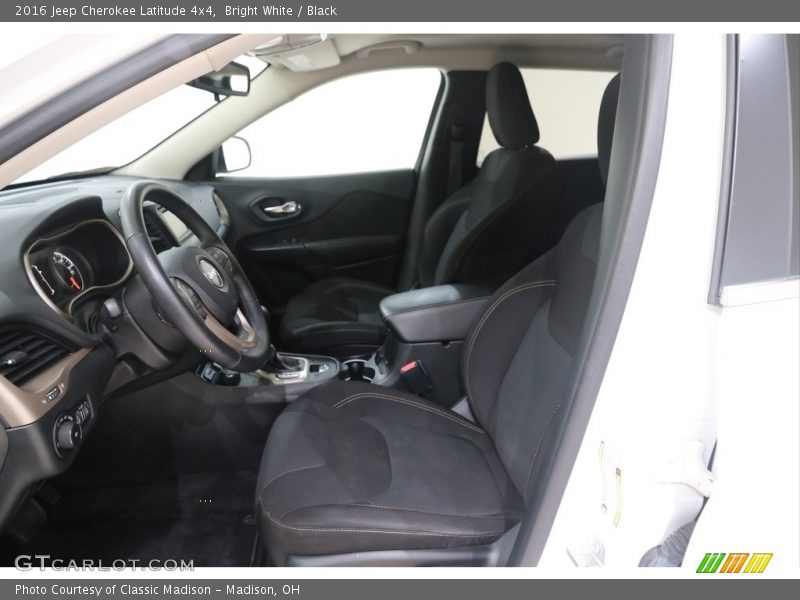 Bright White / Black 2016 Jeep Cherokee Latitude 4x4