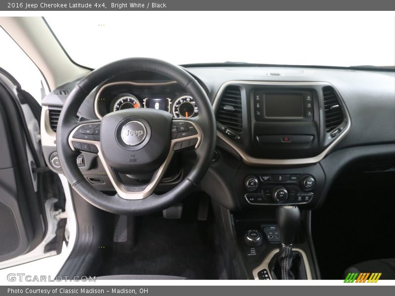 Bright White / Black 2016 Jeep Cherokee Latitude 4x4