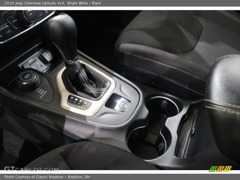 Bright White / Black 2016 Jeep Cherokee Latitude 4x4
