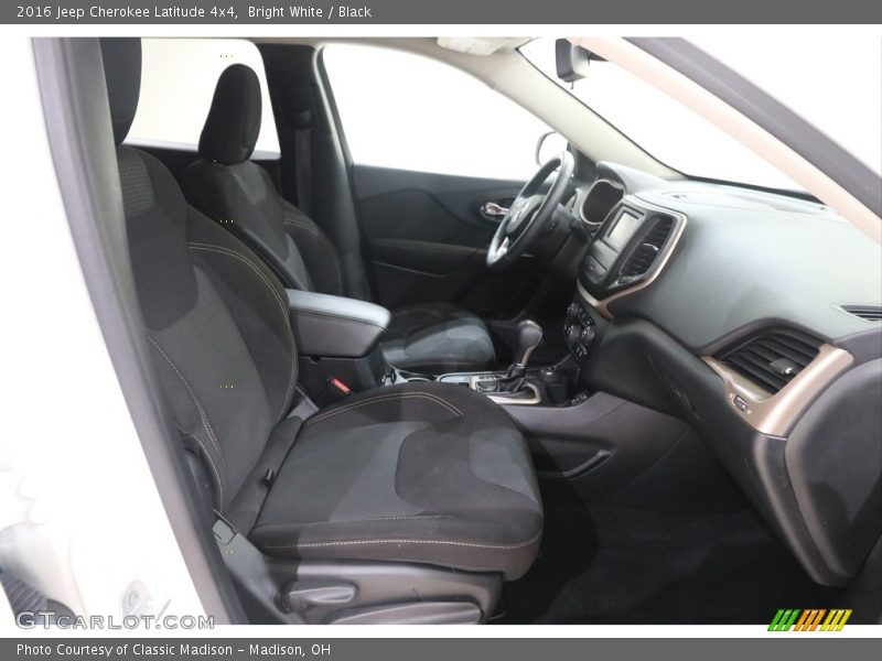Bright White / Black 2016 Jeep Cherokee Latitude 4x4