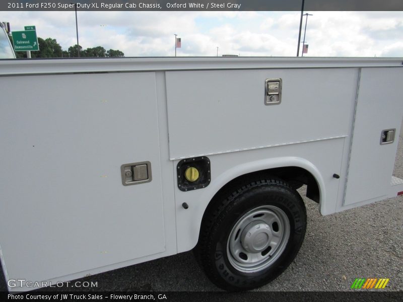 Oxford White / Steel Gray 2011 Ford F250 Super Duty XL Regular Cab Chassis