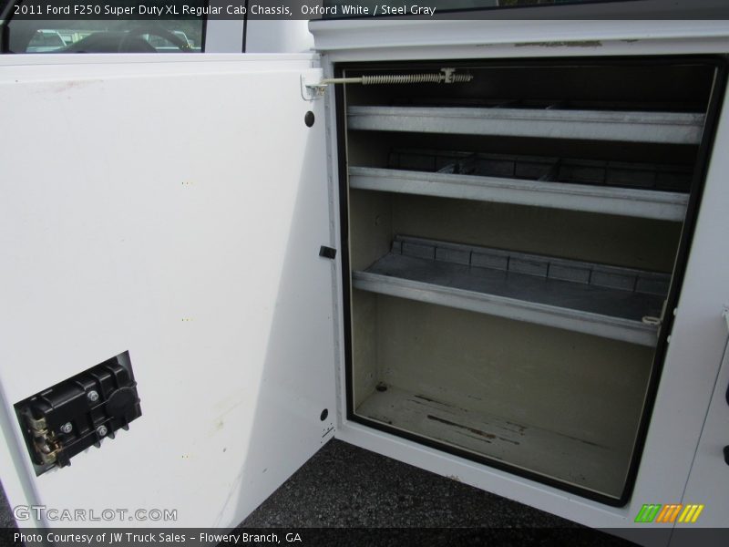 Oxford White / Steel Gray 2011 Ford F250 Super Duty XL Regular Cab Chassis