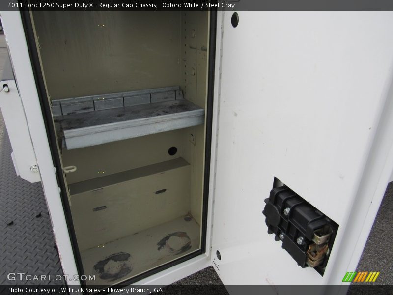 Oxford White / Steel Gray 2011 Ford F250 Super Duty XL Regular Cab Chassis