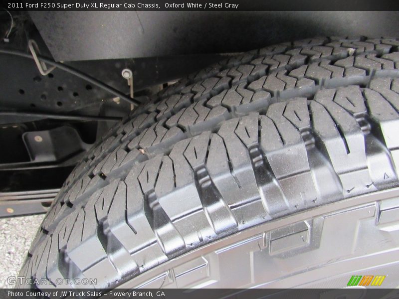 Oxford White / Steel Gray 2011 Ford F250 Super Duty XL Regular Cab Chassis