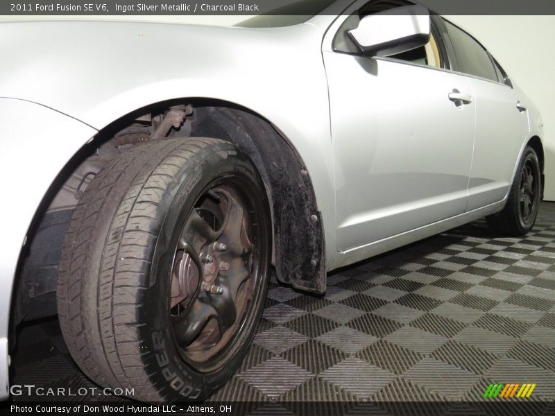 Ingot Silver Metallic / Charcoal Black 2011 Ford Fusion SE V6