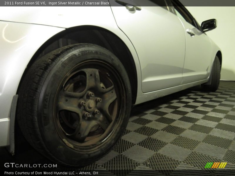 Ingot Silver Metallic / Charcoal Black 2011 Ford Fusion SE V6