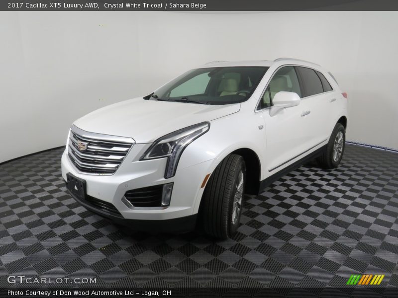 Crystal White Tricoat / Sahara Beige 2017 Cadillac XT5 Luxury AWD