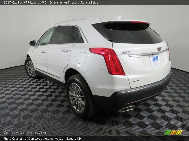 Crystal White Tricoat / Sahara Beige 2017 Cadillac XT5 Luxury AWD