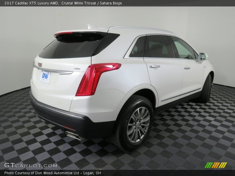 Crystal White Tricoat / Sahara Beige 2017 Cadillac XT5 Luxury AWD