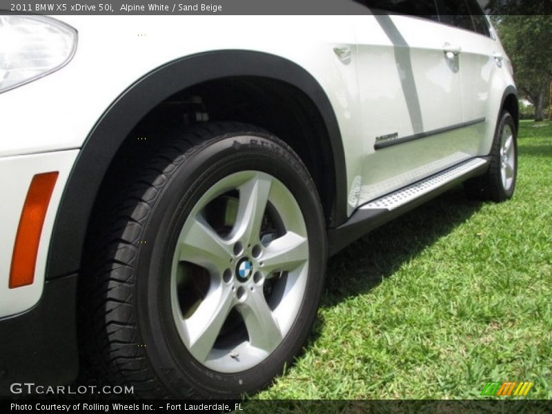 Alpine White / Sand Beige 2011 BMW X5 xDrive 50i
