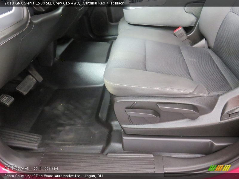 Cardinal Red / Jet Black 2018 GMC Sierra 1500 SLE Crew Cab 4WD