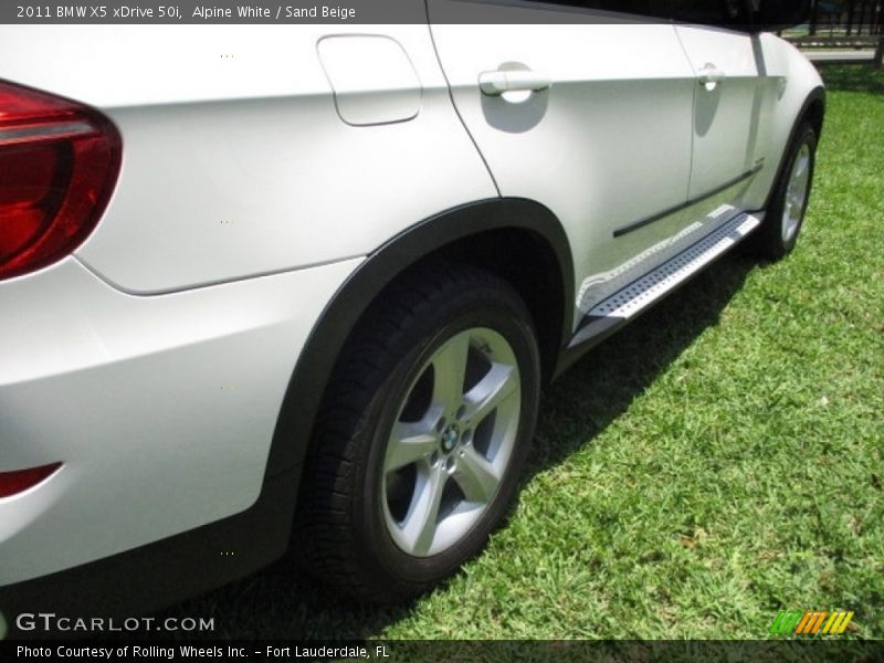 Alpine White / Sand Beige 2011 BMW X5 xDrive 50i