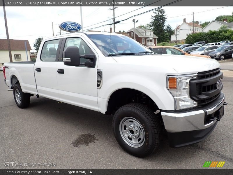Front 3/4 View of 2020 F250 Super Duty XL Crew Cab 4x4
