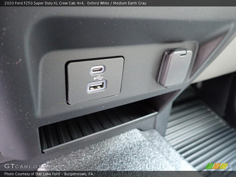 Oxford White / Medium Earth Gray 2020 Ford F250 Super Duty XL Crew Cab 4x4