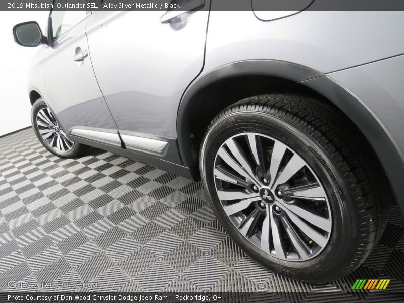 Alloy Silver Metallic / Black 2019 Mitsubishi Outlander SEL