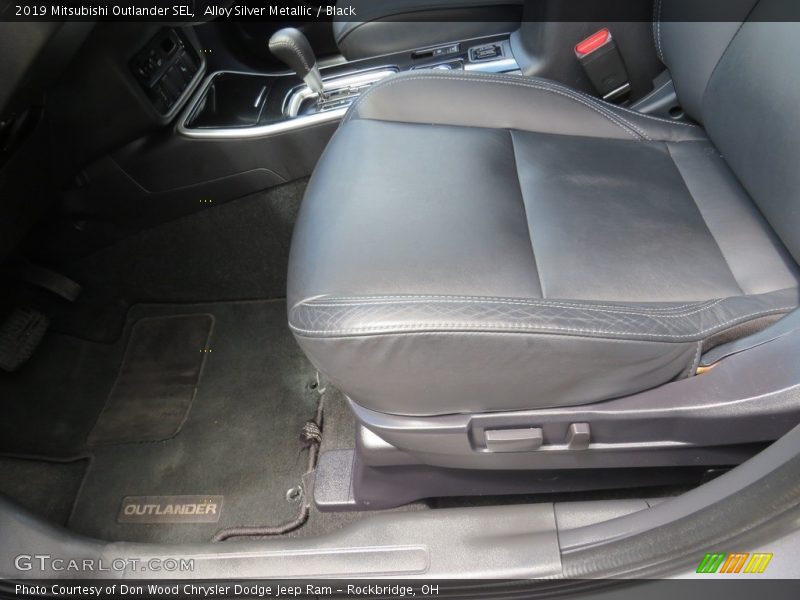 Alloy Silver Metallic / Black 2019 Mitsubishi Outlander SEL