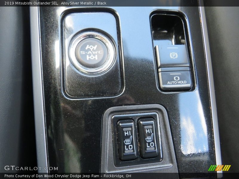 Alloy Silver Metallic / Black 2019 Mitsubishi Outlander SEL