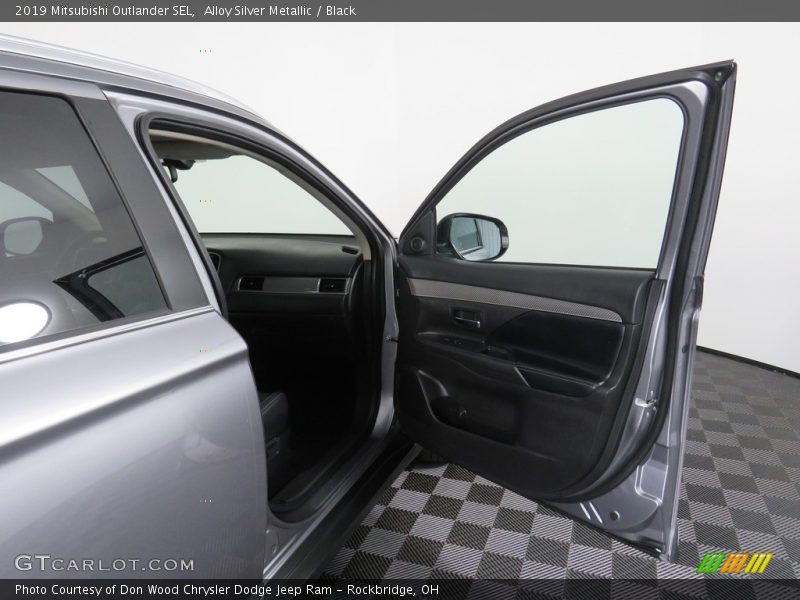 Alloy Silver Metallic / Black 2019 Mitsubishi Outlander SEL
