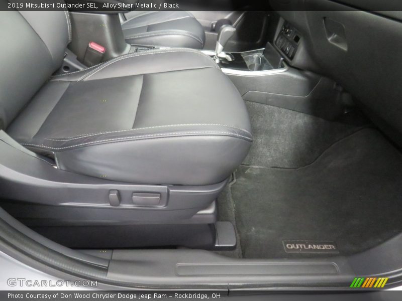 Alloy Silver Metallic / Black 2019 Mitsubishi Outlander SEL