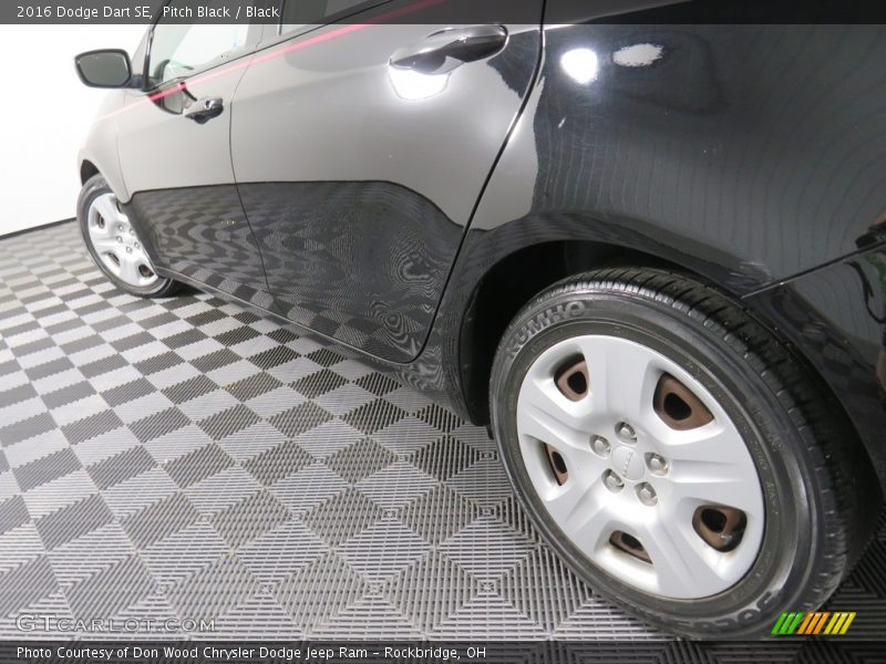 Pitch Black / Black 2016 Dodge Dart SE