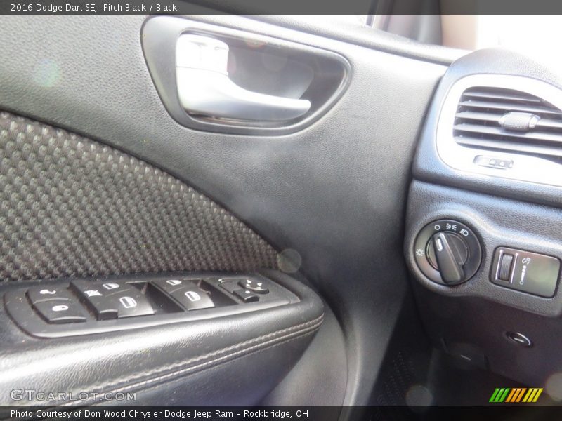 Pitch Black / Black 2016 Dodge Dart SE