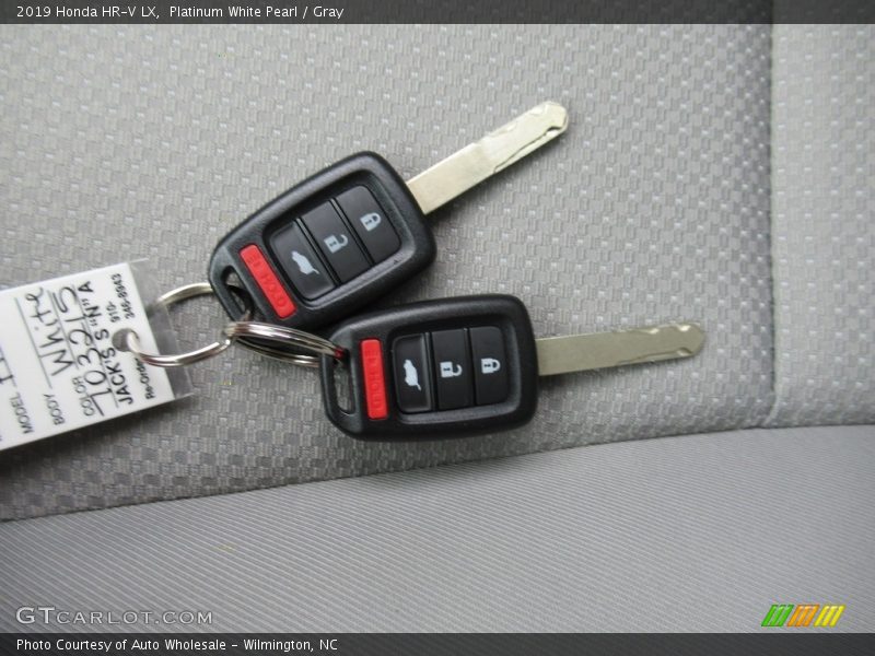 Platinum White Pearl / Gray 2019 Honda HR-V LX