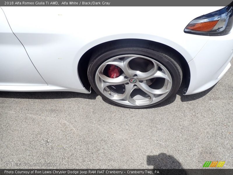 Alfa White / Black/Dark Gray 2018 Alfa Romeo Giulia Ti AWD