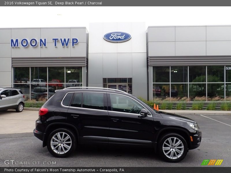 Deep Black Pearl / Charcoal 2016 Volkswagen Tiguan SE