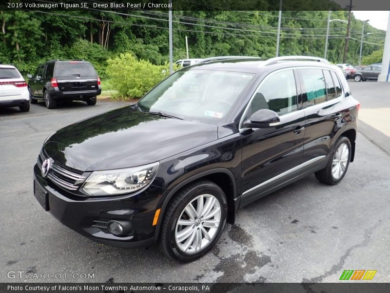 Front 3/4 View of 2016 Tiguan SE