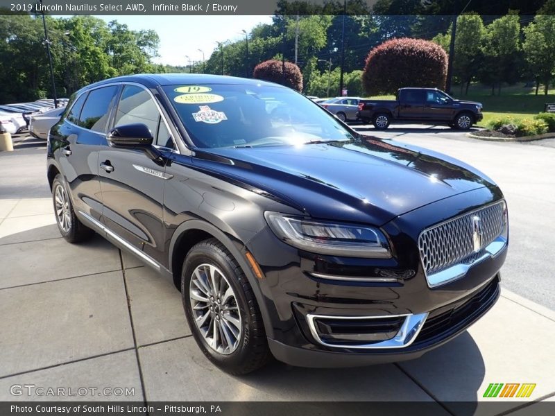 Front 3/4 View of 2019 Nautilus Select AWD