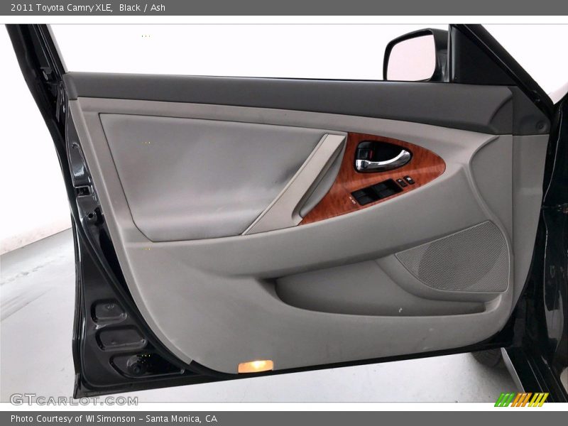 Black / Ash 2011 Toyota Camry XLE
