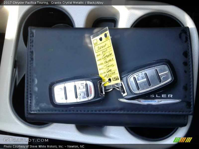 Granite Crystal Metallic / Black/Alloy 2017 Chrysler Pacifica Touring