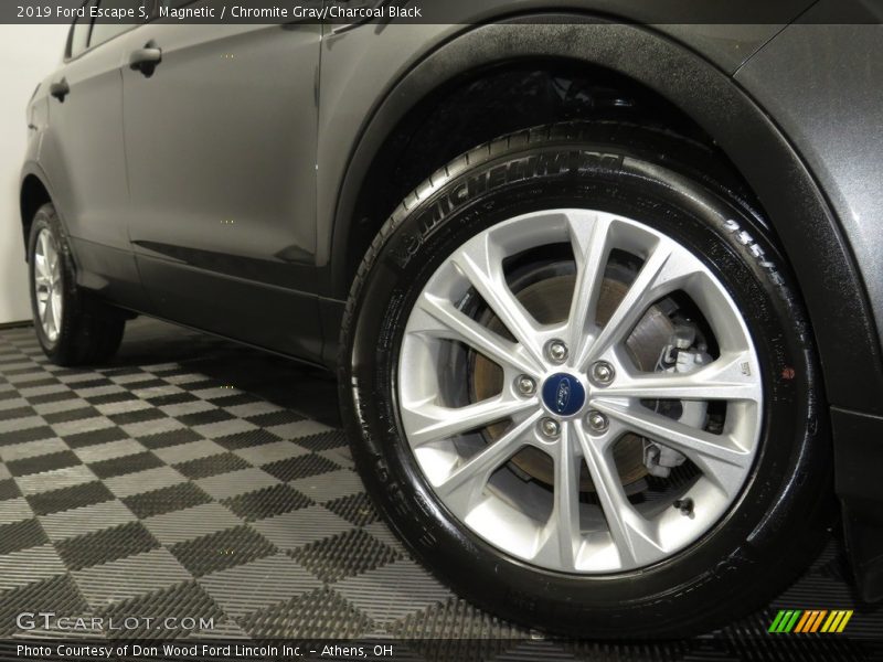 Magnetic / Chromite Gray/Charcoal Black 2019 Ford Escape S