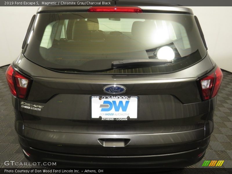 Magnetic / Chromite Gray/Charcoal Black 2019 Ford Escape S