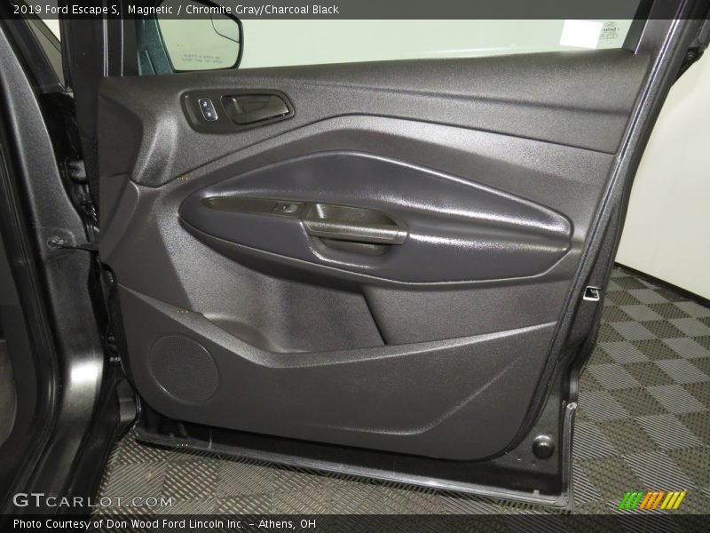 Magnetic / Chromite Gray/Charcoal Black 2019 Ford Escape S