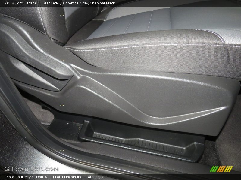 Magnetic / Chromite Gray/Charcoal Black 2019 Ford Escape S