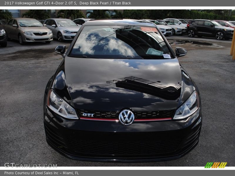 Deep Black Pearl / Titan Black 2017 Volkswagen Golf GTI 4-Door 2.0T S