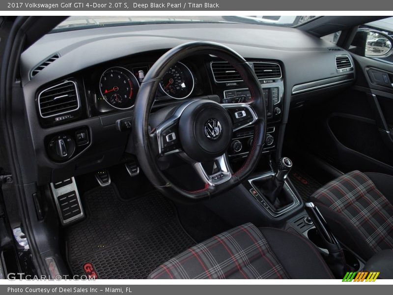 Deep Black Pearl / Titan Black 2017 Volkswagen Golf GTI 4-Door 2.0T S