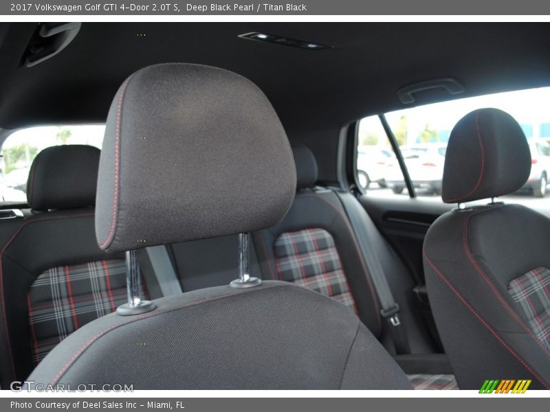 Deep Black Pearl / Titan Black 2017 Volkswagen Golf GTI 4-Door 2.0T S