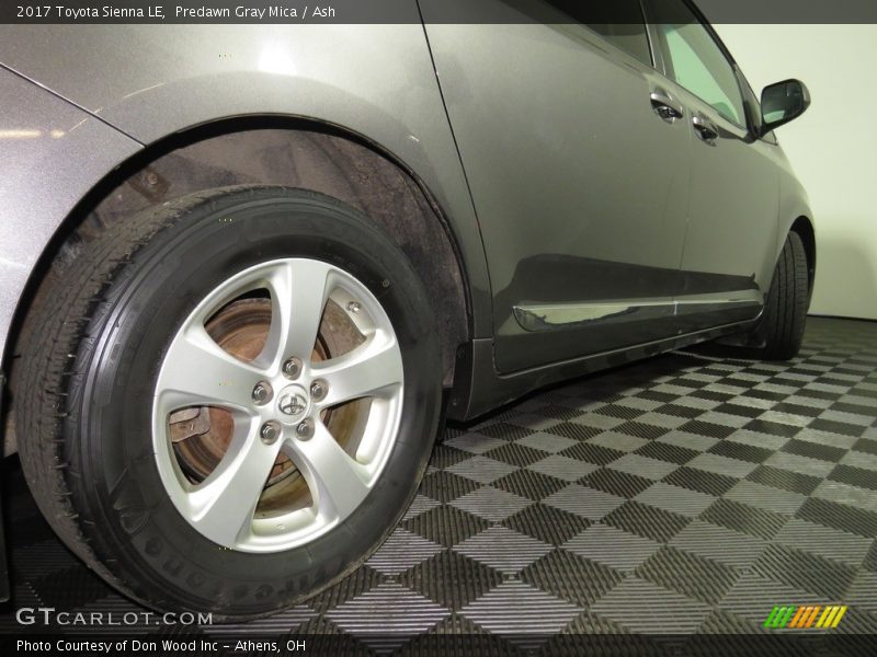 Predawn Gray Mica / Ash 2017 Toyota Sienna LE