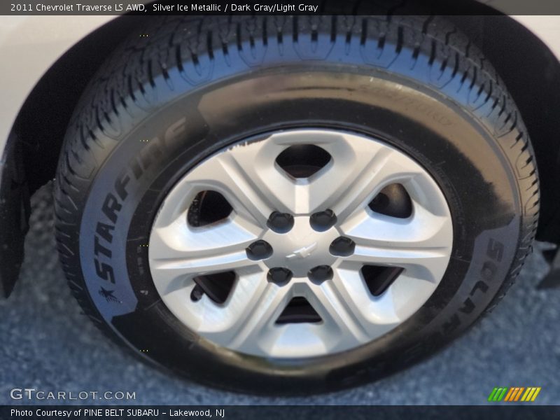 Silver Ice Metallic / Dark Gray/Light Gray 2011 Chevrolet Traverse LS AWD