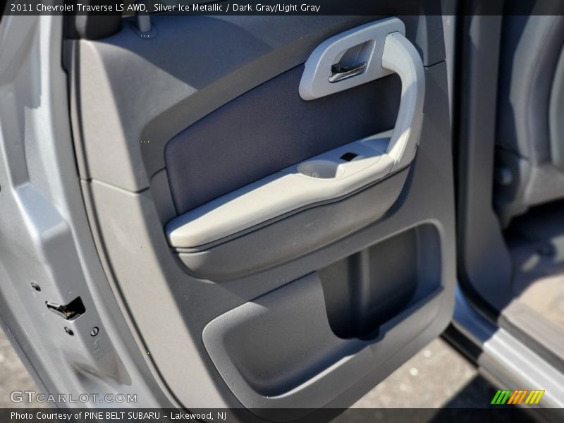 Silver Ice Metallic / Dark Gray/Light Gray 2011 Chevrolet Traverse LS AWD
