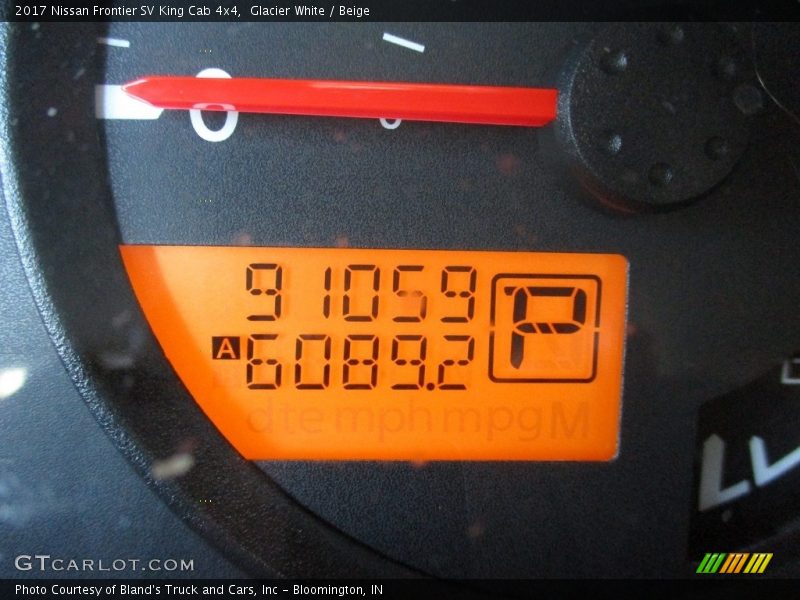 Glacier White / Beige 2017 Nissan Frontier SV King Cab 4x4