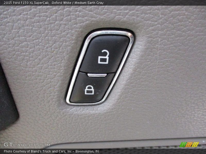 Oxford White / Medium Earth Gray 2015 Ford F150 XL SuperCab