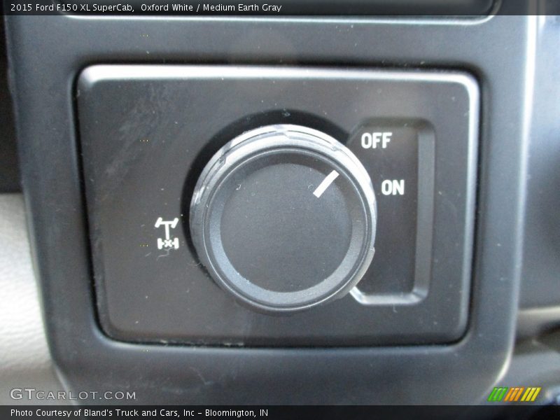 Oxford White / Medium Earth Gray 2015 Ford F150 XL SuperCab