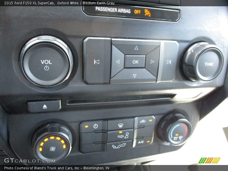 Oxford White / Medium Earth Gray 2015 Ford F150 XL SuperCab