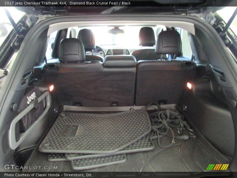 Diamond Black Crystal Pearl / Black 2017 Jeep Cherokee Trailhawk 4x4