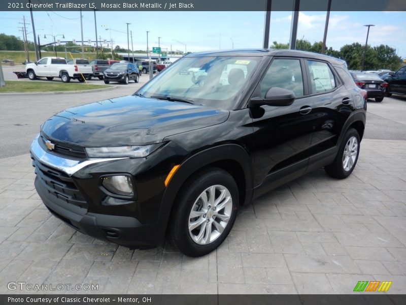 Front 3/4 View of 2021 TrailBlazer LS