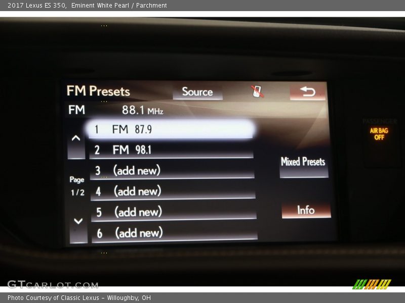 Eminent White Pearl / Parchment 2017 Lexus ES 350